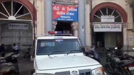 જામનગર શહેર: લાખોટા તળાવમાં નહતી વેળાએ પગ લપસી થતાં એક યુવાનનું મોત નીપજ્યું