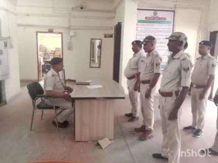 बैकुंठपुर: मोहम्मदपुर थाना परिसर में थाना अध्यक्ष के नेतृत्व में चौकीदारी परेड का आयोजन, दिए गए दिशा निर्देश