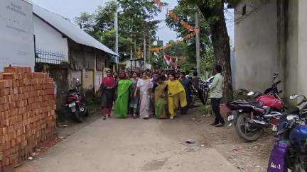 চোপড়া: চোপড়া তৃণমূল কংগ্রেসের পক্ষ থেকে ভারতের জাতীয় পতাকা নিয়ে এক বিরাট মিছিল চোপড়ায়