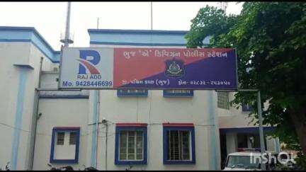 ભુજ: ભુજના ભારતનગરમાં મોપેડ ચાલકે સાત વર્ષિય બાળકને ટક્કર મારતા ઈજાગ્રસ્ત