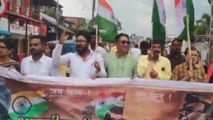 কালচিনি: ভারতীয় সেনাবাহিনীর বীরত্বের প্রতি সম্মান জানাতে কালচিনিতে আয়োজিত মিছিল, উপস্থিত তৃণমূলের জেলা চেয়ারম্যান