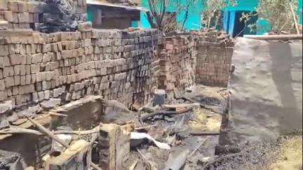 मौदहा: छिमौली में अज्ञात कारणों से लगी आग से जले 2 घर, लाखों रुपए का हुआ नुकसान
