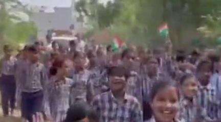 नांगल चौधरी: गांव नांगल दर्गू में मेधावी छात्राओं का सम्मान, पगड़ी पहनाकर खुली जीप में घुमाया गया