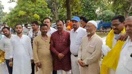 बहराइच: बहराइच पहुंचे श्रावस्ती सांसद राम शिरोमणि वर्मा ने सैय्यद सालार मसऊद गाज़ी की दरगाह पहुंचकर की ज़ियारत