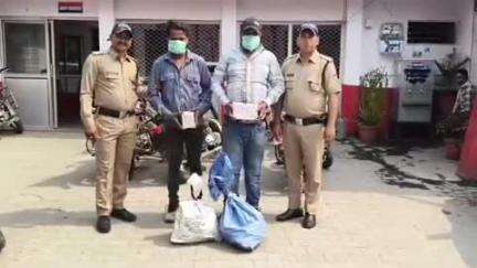 हरिद्वार: ज्वालापुर कोतवाली पुलिस ने गोविंदपुरी के पास से दो शराब तस्करों को गिरफ्तार किया, बरामद हुए 164 पव्वे देसी शराब