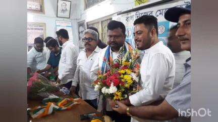 আলিপুরদুয়ার ১: তৃণমূলের জেলা সভাপতি হিসেবে আবার দায়িত্ব পাওয়ায় জেলা তৃণমূল কার্যালয়ে প্রকাশ চিক বড়াইককে সংর্বধনা TMCP-এর