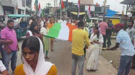 রাজগঞ্জ: পহেলগাও ঘটনার তীব্র প্রতিবাদ জানিয়ে জাতীয় পতাকা নিয়ে নাগরাকাটায় মিছিল করল তৃণমূল কংগ্রেস