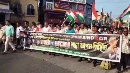 কেশপুর: ভারতীয় সেনা জওয়ানদের কুর্নিশ জানিয়ে কেশপুরে মিছিল তৃণমূলের