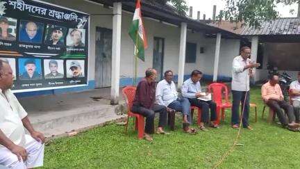 শীতলকুচি: সরকারের হাট বাজারে ভারত পাকিস্তান সংঘর্ষে নিহিত সৈনিকদের প্রতি শ্রদ্ধা জানিয়ে তৃণমূল কংগ্রেসের শহীদ সভা ও মিছিল