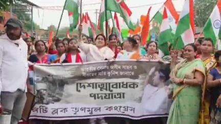 সালানপুর: দেশের সেনাবাহিনীদের সম্মানে দেশাত্মবোধক পদ যাত্রা কুলটিতে তৃণমূলের