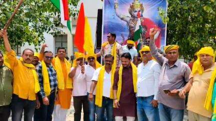 हज़ारीबाग: हज़ारीबाग़ में यादव महासभा द्वारा रेजांग ला युद्ध की मिट्टी कलश के साथ नगर भ्रमण, अहीर रेजिमेंट की मांग