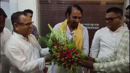 ইসলামপুর: পুনরায় উত্তর দিনাজপুর জেলা তৃণমূলের সভাপতির দায়িত্ব পেয়েছেন ইসলামপুরের কানাইয়ালাল আগারওয়াল শুভেচ্ছা জানালেন মন্ত্রী