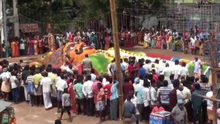 ஆரணி: கொளத்தூர் பகுதியில் வெகு விமர்சியாக நடைபெற்ற ஸ்ரீ திரௌபதியம்மன் சமேத தர்மராஜா அக்னி வசந்த விழா ஏராளமான பக்தர்கள் கண்டுகளித்தனர்
