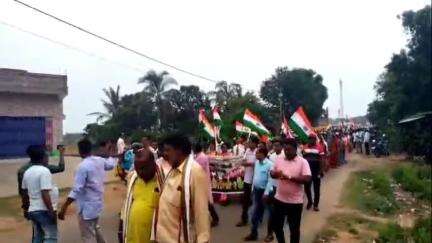 পাড়া: ভারতের বীর সেনাদের ধন্যবাদ ও শহীদ দের উদ্দেশ্যে শ্রদ্ধা নিবেদন করতে পাড়া ব্লকের পাড়া বাজারে তৃণমূল কংগ্রেসের পদযাত্রা