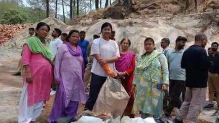 लैंसडाउन: लैंसडाउन में जिला विधिक सेवा प्राधिकरण के निर्देशन में सिविल जज ने चलाया स्वच्छता अभियान