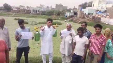 सोनीपत: खिजरपुर जट माजरा गांव में पानी निकासी की समस्या को लेकर प्रदर्शन