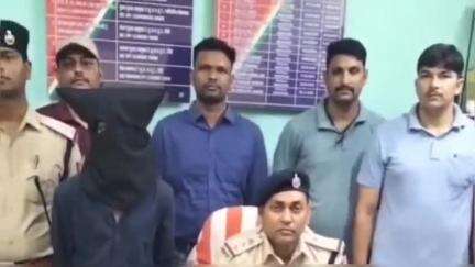 कांके: रांची रेलवे स्टेशन पर आरपीएफ ने ट्रेन से अवैध शराब के साथ एक आरोपी को गिरफ्तार किया