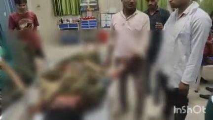 फर्रुखाबाद: राजेपुर टप्पा मंडल चौराहे पर पीछे से बाइक ने बाइक में मारी टक्कर, बाइक सवार दम्पत्ति सहित 3 घायल