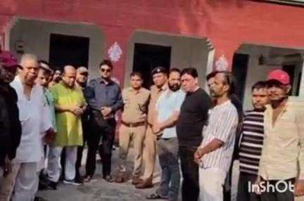 हरिद्वार: नगर कोतवाली पहुंचे भाजपाइयों ने 4 साल की मासूम से बलात्कार और हत्या के दोषी की जल्द गिरफ्तारी की मांग की