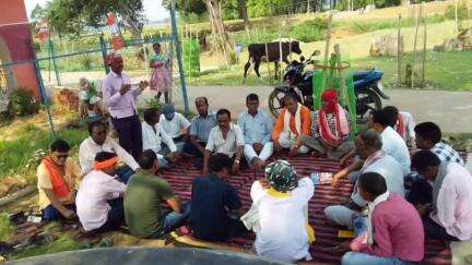 कैरो: कैरो प्रखंड मुख्यालय स्थित बाजार के समीप भाजपा की  हुई बैठक, 20 मई को भाजपा के नेतृत्व में निकलेगी तिरंगा यात्रा।