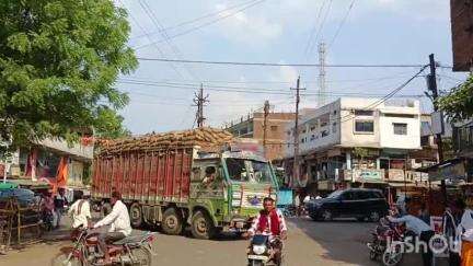 बंडा: बंडा के बरा चौराहे पर आए दिन लगने वाले जाम की वजह से लोग होते हैं परेशान #jansamasya