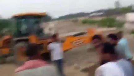 मेहनगर: इमामगढ़ में सरकारी भूमि पर किए गए अवैध अतिक्रमण को एसडीएम ने हटवाया, पौधाोपण कराया गया