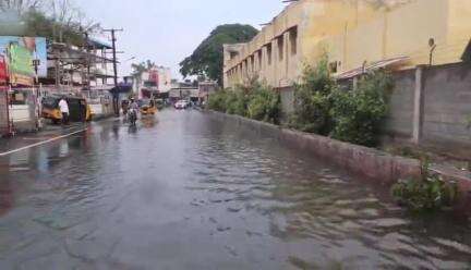 கோவை தெற்கு: கூட்செட் ரோடு பகுதியில் மழை வெள்ளங்களை அகற்ற களத்தில் இறங்கிய மாநகராட்சி ஆணையாளர் சிவகுரு பிரபாகரன்
