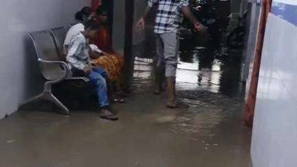 औरंगाबाद: बारिश के कारण सदर अस्पताल का सीटी स्कैन एवं रेडक्रॉस भवन में हुआ जल जमाव, मरीज हुए परेशान