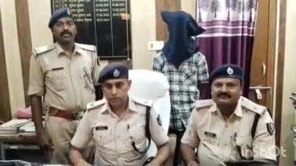गोपालगंज: सरेया वार्ड संख्या चार से पुलिस ने चोरी के सामान के साथ एक युवक को किया गिरफ्तार, चोरी हुए पैसे सहित अन्य सामान बरामद