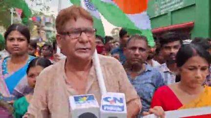 সিউড়ি ১: "ভারতীয় সেনাবাহিনীদের সম্মান ও কুর্নিশ জানানোর জন্যই এই মিছিল" পুরন্দরপুরে বললেন জেলা পরিষদের পূর্ত পরিবহন কর্মাধ্যক্ষ