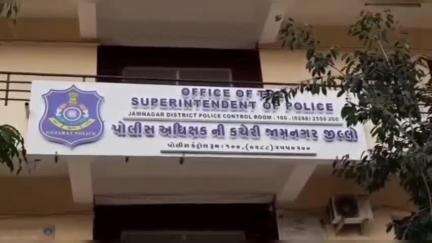 જામનગર શહેર: નુરી ચોકડી પાસેથી એક શખ્સ માત્ર 400 રૂપિયાના અંગ્રેજી શરાબ સાથે ઝડપાતા કાયદેસરની કાર્યવાહી હાથ ધરાઈ