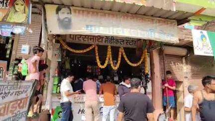 भिंड नगर: बड़े हनुमान मंदिर के सामने अज्ञात बदमाशों ने दिनदहाड़े मेडिकल संचालक पर की फ़ायरिंग, जांच में जुटी पुलिस