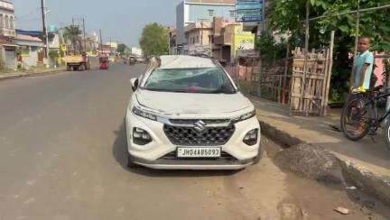 गोड्डा: रामनगर के पास कार पलटी, किसी को चोट नहीं लगी