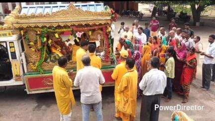 सारवां: डकाय दुबे बाबा मंदिर में शांतिकुंज हरिद्वार के आध्यात्मिक जागरण ज्योति कलश रथ का स्वागत किया गया