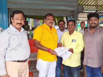 వంతెనల నిర్మాణానికి నిధులు ఇవ్వండి: మంత్రి నిమ్మలకు టీడీపీ మండల ప్రధాన కార్యదర్శి వినతి
