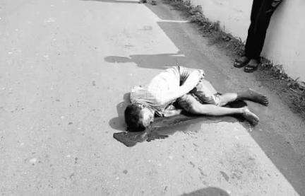 మణుగూరు: తోగూడెం  సమీపంలో వ్యక్తిని ఢీకొన్న వ్యాన్, వ్యక్తికి తీవ్ర గాయాలు