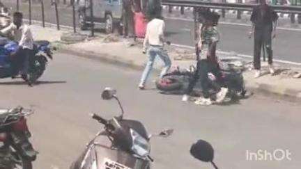 मावली: खेरवाड़ा क्षेत्र में हाईवे रोड पर दो पावर बाइकर्स आपस में भिड़े, वीडियो सोशल मीडिया पर हुआ वायरल
