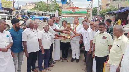 கோவில்பட்டி: பயணியர் விடுதி முன்பு ராஜீவ் காந்தியின் 34-வது நினைவு தினத்தை முன்னிட்டு ஜோதி ஊர்வலம்