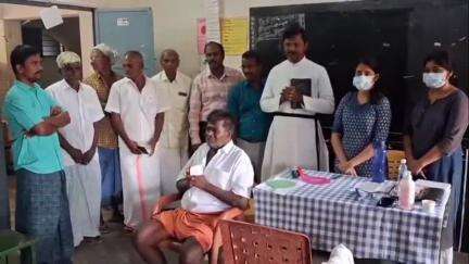 எட்டயபுரம்: கடலையூர் சிஎஸ்ஐ ஆலயம் சார்பில் கண்புரை பரிசோதனை முகாம் நடைபெற்றது