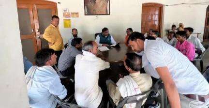 शाहजहांपुर: डॉक बंगला स्थित आवास पर भाजपा विधायक अरविंद सिंह ने जनता की शिकायतों को गंभीरता से सुना, दिए निर्देश