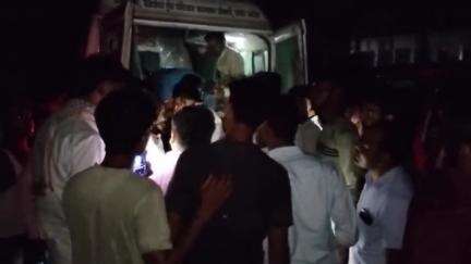 सहसवान: थाना जरीफनगर क्षेत्र में अजीजपुर मोड पर गुप्ता ढाबा के पास अज्ञात ट्रैक्टर ट्राली से बाइक सवार 2 राजमिस्त्री गंभीर घायल