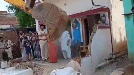 छिंदवाड़ा नगर: वार्ड नंबर-17 में नगर निगम की टीम ने हटाया अवैध अतिक्रमण, लोगों ने कहा- बिना नोटिस दिए ही की गई कार्रवाई