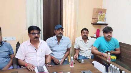 सरैया: सरैया नगर पंचायत के मुख्य पार्षद प्रतिनिधि रूपेश सिंह ने प्रधानमंत्री शहरी आवास योजना पर प्रेस कॉन्फ्रेंस की