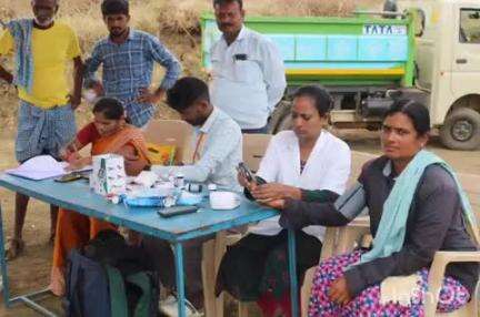 ಹಾವೇರಿ: ಕುಳೆನೂರ ಗ್ರಾಮದಲ್ಲಿ ನರೇಗಾ ಕೂಲಿ ಕಾರ್ಮಿಕರಿಗೆ ಜಿಪಂ ವತಿಯಿಂದ ಉಚಿತ ಆರೋಗ್ಯ ತಪಾಸಣೆ