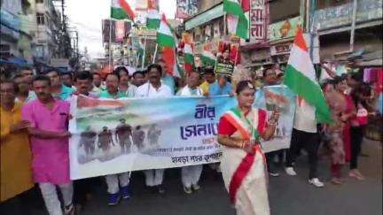 হাবরা ১: ভারতীয় বীর সেনাদের সম্মান জানিয়ে মিছিল হাবরাতে উপস্থিত ছিলেন জ্যোতিপ্রিয় মল্লিক