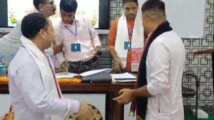 নলবাৰী: চহৰত 'অসম প্ৰদেশ সাংবাদিক সন্থা'আপজুৰ কেন্দ্ৰীয় দ্বিতীয় দ্বি বাৰ্ষিক অধিবেশন সম্পন্ন