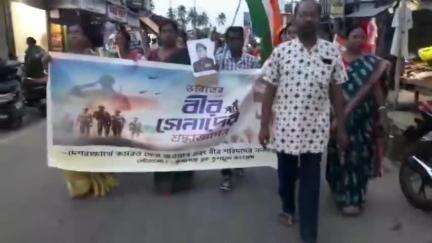 কৃষ্ণগঞ্জ: কৃষ্ণগঞ্জ ব্লক তৃণমূল কংগ্রেসের উদ্যোগে ভারতের বীর সেনাদের শ্রদ্ধাজ্ঞাপন জানিয়ে মিছিল ও পথসভা