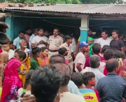 बहादुरगंज: बहादुरगंज के बंगामा वार्ड 06 में फंदे से लटका मिला महिला का शव, पुलिस जाँच में जुटी