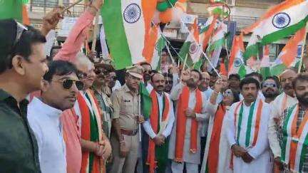 ગાંધીધામ: સેનાના શૌર્યને બિરદાવવા વીર જવાનોના સન્માનમાં તિરંગાયાત્રા યોજાઈ: ગાંધી માર્કેટ ખાતેથી પ્રસ્થાન