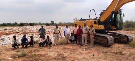 కనిగిరి: చీర్ల దిన్నే అటవీభూముల్లో అక్రమంగా మైనింగ్ చేస్తున్న ఆరుగురిని అదుపులోకి తీసుకొని,జెసిబిని సీజ్ చేసిన ఫారెస్ట్ అధికారులు